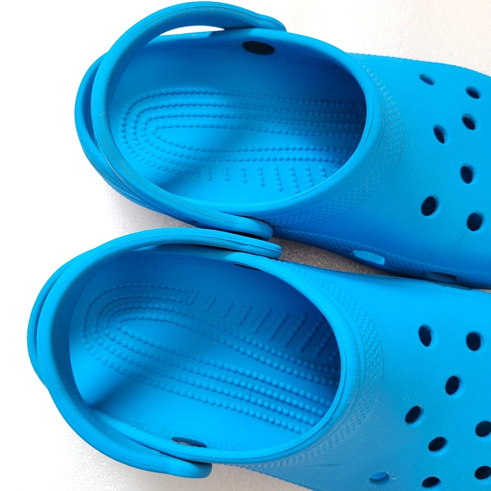 Crocs Classic Clog Bright Blue Size 7/8 (Free With $50.00 Purchase) - Picture 3 of 13